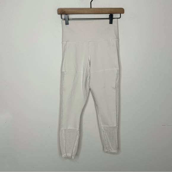 Alo Yoga Off The Grid Capri Color Bone Size Small - Picture 3 of 14
